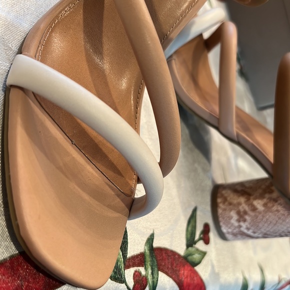 DV BY DOLCE VITA Women’s Mona Faux Python Block Heel Sandals Nude&white … - Picture 13 of 17